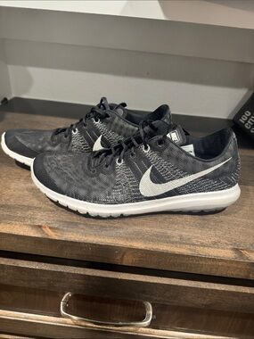 Nike Men’s Black and White Knit Running Sneakers ( Size 11 )